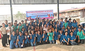 นิสิตคณะสัตวแพทยศาสตร์ ม.มหาสารคาม ออกบริการฉีดวัคซีนป้องกันโรคพิษสุนัขบ้า