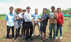 มทร.สุวรรณภูมิถ่ายทอดเทคโนโลยีการปลูกข้าวโพดเทียนบ้านเกาะ