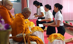 กองทุนนิธิพระพุทธบาทพลวง มอบทุนการศึกษา "คุณธรรมนำชีวิต" 3 แสนบาทให้นักศึกษา มร.รภ.รำไพพรรณี