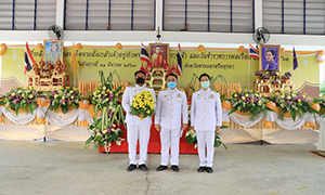 ราชมงคลสุวรรณภูมิร่วมพิธีวางพานพุ่มดอกไม้สด