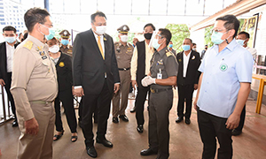 ‘สุชาติ ชมกลิ่น’ ลุยด่านพรมแดนสระแก้ว เช็คมาตรการคุมเข้มต่างด้าว ช่วยเร่งธุรกิจฟื้นตัวจากโควิด