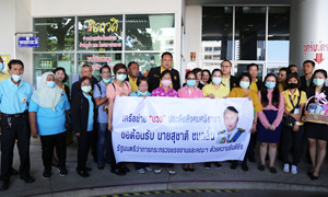 'สุชาติ' นำทีมลุยชลบุรี เยี่ยมให้กำลังใจผู้ป่วยประกันสังคม รณรงค์การฉีดวัคซีนไข้หวัดใหญ่ผู้ประกันตนที่อายุ 50 ปีขึ้นไป