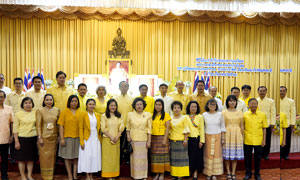 ม.ร.ทำบุญตักบาตรถวายเป็นพระราชกุศลแด่รัชกาลที่ 9   พร้อมให้บริการตรวจสุขภาพฟรีแก่ประชาชน