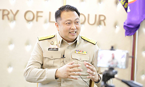 “สุชาติ” รมว.แรงงาน สั่งประกันสังคม ดูแล ลูกจ้าง ผู้ประกันตน เดินทางช่วงเทศกาลหยุดยาวปีใหม่ เจ็บป่วยฉุกเฉินเข้ารักษารพ. ทุกแห่งไม่เสียค่าใช้จ่าย เตือน ดูแลสุขภาพตัวเอง การ์ดอย่าตกช่วงวิกฤตโควิด 19