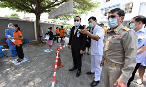 รมว.สุชาติ มอบ ผู้ช่วยฯ ปิดโครงการตรวจคัดกรองโควิด – 19 เชิงรุกในสถานประกอบการ จ.ชลบุรี