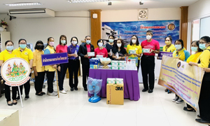 สรจ.พะเยา นำทีมมอบสิ่งของบริจาคและอุปกรณ์ทางการแพทย์โครงการ“อาสาสมัครแรงงานร่วมใจ ป้องกันภัยโควิด-19”แก่ รพ.พะเยา เฉลิมพระเกียรติพระบาทสมเด็จพระเจ้าอยู่หัว