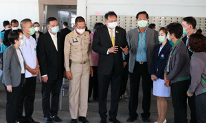 รมว.สุชาติ ลุยปทุมธานี ตรวจเยี่ยมการตรวจโควิด-19 เชิงรุก แก่แรงงานในสถานประกอบการ