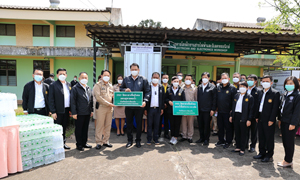 รมว.สุชาติ ลงพื้นที่ปั้นผู้ประกอบการต่อยอดธุรกิจสมัยใหม่ พบปะให้กำลังใจอาสาสมัครแรงงาน พร้อมมอบสุขาลอยน้ำช่วยเหลือผู้ประสบอุทกภัยจังหวัดชุมพร