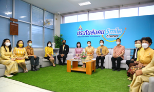 รมว.สุชาติ ส่ง 'ที่ปรึกษา' ดูแลสุขภาพผู้ประกันตน เปิดมุม“ประกันสังคม Smile Corner” รพ.พระจอมเกล้า เพชรบุรี  