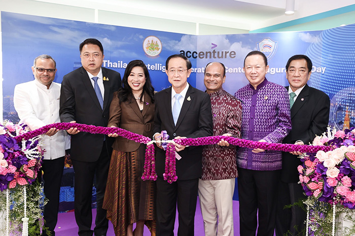 รมว.สุชาติ ร่วมแสดงความยินดีพิธีเปิดศูนย์ปฏิบัติการอัจฉริยะหนุนการจ้างงานของเอคเซนเซอร์