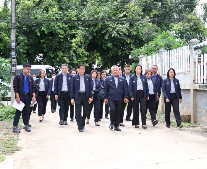 ผู้ประกันตนอุ่นใจ รมว.พิพัฒน์ มอบ เลขาธิการ สปส. ลงพื้นที่ตรวจเยี่ยมคุณภาพชีวิต ในโครงการ “สปส. มอบสุข” จังหวัดนครสวรรค์