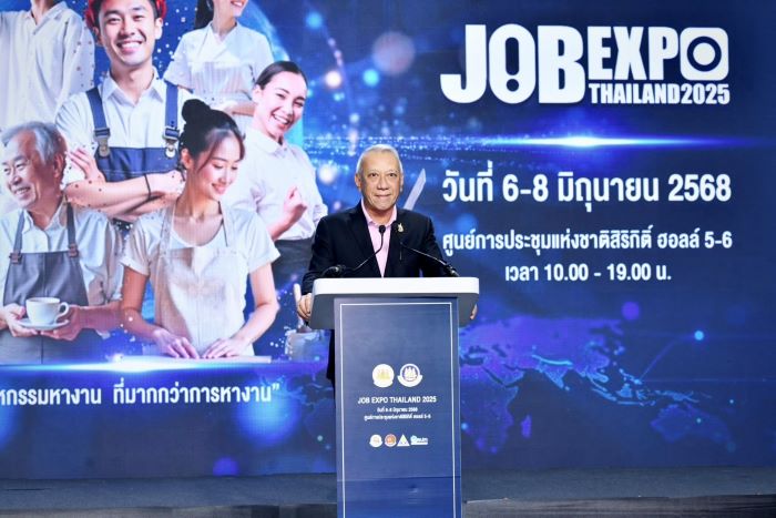 พิพัฒน์เผย Job Expo 2025 ยอดร่วมงานทะลุ 1.1 แสนคน! คนแห่สมัครงานพุ่งกว่า 8.1 หมื่นตำแหน่ง สร้างโอกาสใน-นอกพื้นที่อย่างเป็นรูปธรรม
