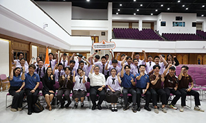 สุดประทับใจ ต้อนรับกาสะลองช่อใหม่ ปฐมนิเทศปีนี้ไม่ธรรมดา อาจารย์-ผู้บริหารแปลงร่างเป็นเฟรชชี่ร่วมแจมเพียบ