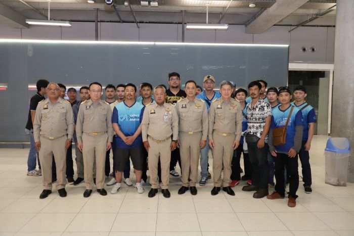 ปลัดฯ 'บุญสงค์' รับ 22 แรงงานไทยสิ้นสุดระยะเวลาการทำงานจากอิสราเอลกลับถึงไทย ขณะที่ล่าสุด แจ้งขอกลับเพิ่ม 9 ราย