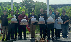 มทร.สุวรรณภูมิ ส่งเสริมทักษะอาชีพแก่ผู้ต้องราชทัณฑ์ มอบพันธุ์ปลานิลแดงและไก่แจ้สวยงามเพื่อการเรียนรู้