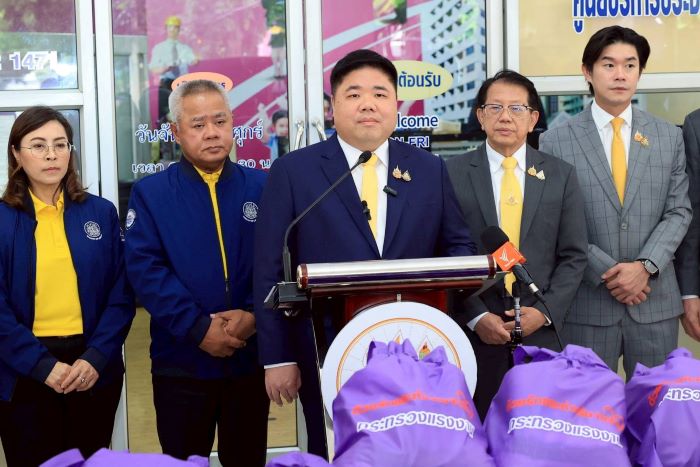 กระทรวงแรงงานระดมกำลังบรรจุถุงยังชีพช่วยน้ำท่วม 11 จังหวัด “พงศ์กวิน” มอบหมายเลขาฯ ลงพื้นที่น่าน 31 ก.ค. นี้