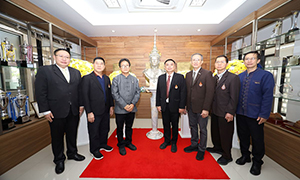 “ศิลปะจากแรงศรัทธา”มทร.ล้านนา รับมอบพระบรมรูปหล่อสำริด รัชกาลที่ 9 ผลงานของอาจารย์ธงชัย ศรีสุขประเสริฐ