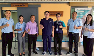 มทร.ล้านนา ร่วมส่งมอบอุปกรณ์ช่วยรับประทานอาหาร เตียงผู้ป่วยไฟฟ้าและ สนับสนุนการฟื้นฟูผู้ป่วย คณะแพทยศาสตร์ มช.