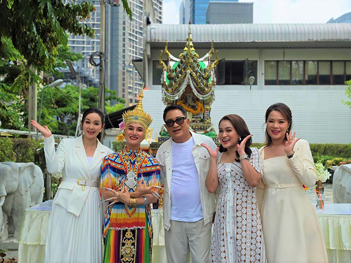 &ldquo;เปิดจอจ้อข่าว&rdquo; ฉลองก้าวสู่ปีที่ 3 สุดคึกคัก &ldquo;เอกชัย ศรีวิชัย&rdquo; นำทีมรำมโนราห์  แท็กทีม &ldquo;จอย-ปอย-บี&rdquo; ขอบคุณแฟนข่าวทั่วประเทศ