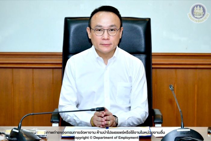 กรมการจัดหางาน ชู &ldquo;ตลาดนัดวันศุกร์&rdquo; เป็นสปริงบอร์ดสร้างรายได้กลุ่มอาชีพอิสระ เชื่อมั่นเป็นช่องทางสำคัญในการสร้างเครือข่ายตลาดที่ยั่งยืน