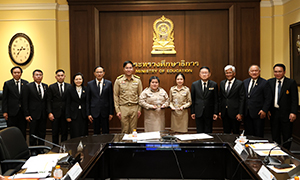 &ldquo;คุรุสภา&rdquo;ยกย่อง 2 ครูฮีโร่ มอบรางวัล &ldquo;ครูถิรคุณ&rdquo; เชิดชูความกล้าหาญ เสี่ยงชีวิตปกป้องนักเรียนจากเหตุชายบุกรุกโรงเรียน สะท้อนจิตวิญญาณแห่งความเป็นครู